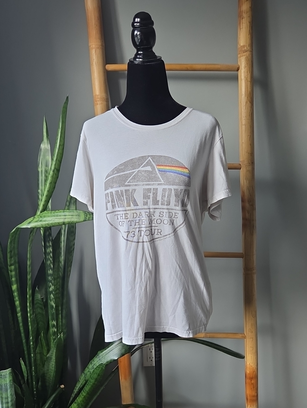 Abercrombie & Fitch White Short Sleeve Graphic Tee with Faded Rainbow Accent